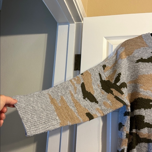 Vince Camuto Gray Camo Sweater - Picture 3 of 4